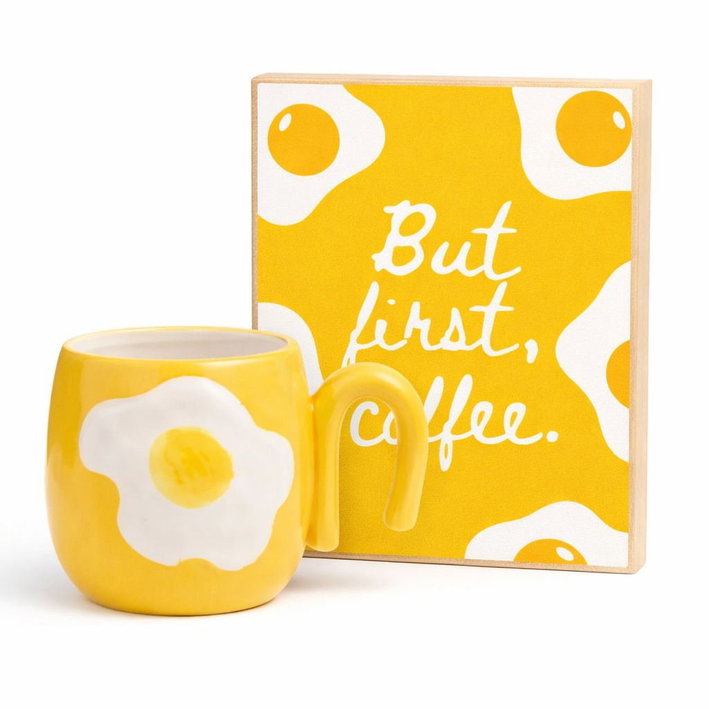 🍳 Set But First, Coffee – Taza Amarilla 14 oz + Maderita Decorativa 7.25” x 5”